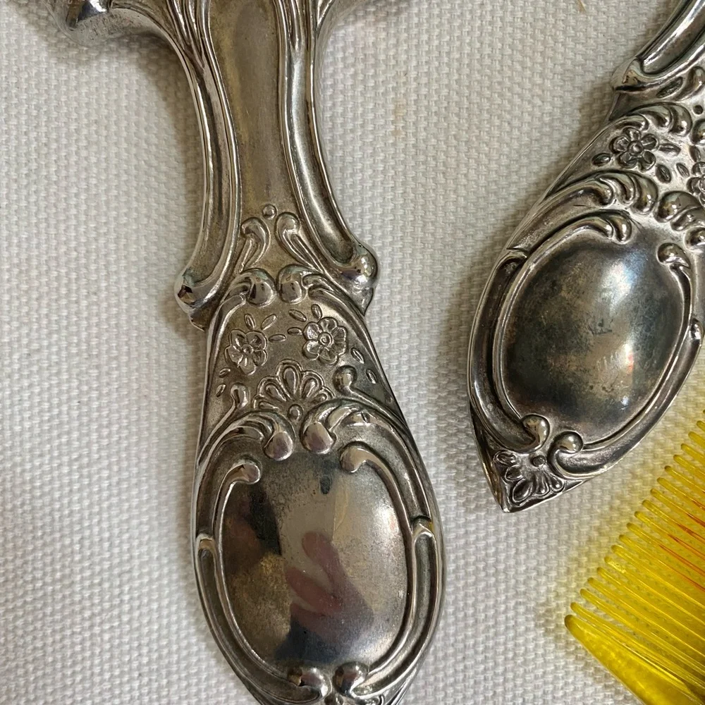 Vtg 3 Piece Vanity Set Art Nouveau Floral Mirror Brush Comb Heavy Silver Plate